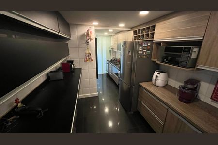 Apartamento à venda com 107m², 3 quartos e 2 vagas Apartamento à venda com 107m², 3 quartos e 2 vagasCozinha