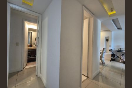 Apartamento à venda com 107m², 3 quartos e 2 vagas Apartamento à venda com 107m², 3 quartos e 2 vagasCorredor
