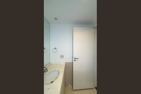 Apartamento à venda com 315m², 4 quartos e 4 vagasBanheiro da Suíte 4