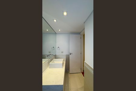 Apartamento à venda com 315m², 4 quartos e 4 vagasBanheiro da Suíte