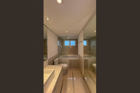 Apartamento à venda com 315m², 4 quartos e 4 vagasBanheiro da Suíte