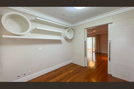 Apartamento à venda com 315m², 4 quartos e 4 vagasSala de TV