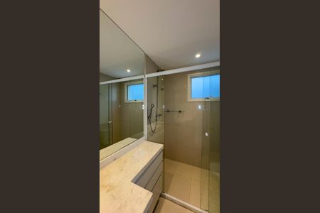 Apartamento à venda com 315m², 4 quartos e 4 vagasBanheiro da Suíte 2
