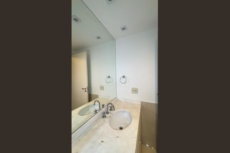 Apartamento à venda com 315m², 4 quartos e 4 vagasBanheiro da Suíte 4