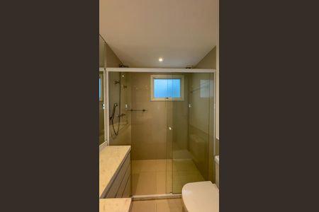 Apartamento à venda com 315m², 4 quartos e 4 vagasBanheiro da Suíte 2