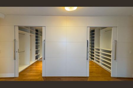 Apartamento à venda com 315m², 4 quartos e 4 vagasCloset da suíte