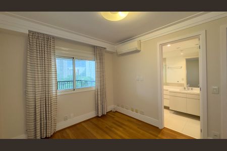 Apartamento à venda com 315m², 4 quartos e 4 vagasQuarto 4 - Suíte