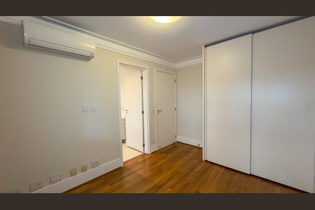 Apartamento à venda com 315m², 4 quartos e 4 vagasQuarto 4 - Suíte