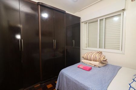 Quarto 1 de apartamento para alugar com 2 quartos, 55m² em Centro Histórico, Porto Alegre