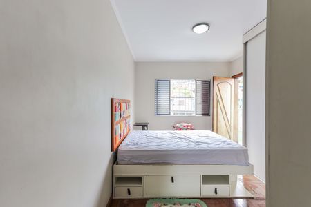 Casa à venda com 250m², 5 quartos e 4 vagas Casa à venda com 250m², 5 quartos e 4 vagasQuarto 2 - Suíte