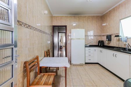 Casa à venda com 250m², 5 quartos e 4 vagas Casa à venda com 250m², 5 quartos e 4 vagasCozinha