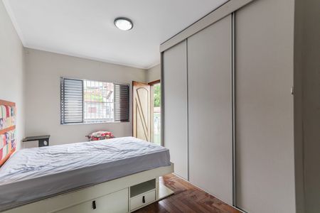 Casa à venda com 250m², 5 quartos e 4 vagas Casa à venda com 250m², 5 quartos e 4 vagasQuarto 2 - Suíte