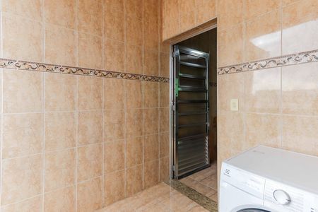 Casa à venda com 250m², 5 quartos e 4 vagas Casa à venda com 250m², 5 quartos e 4 vagasLavanderia