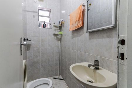 Casa à venda com 250m², 5 quartos e 4 vagas Casa à venda com 250m², 5 quartos e 4 vagasCasa 2 - Banheiro