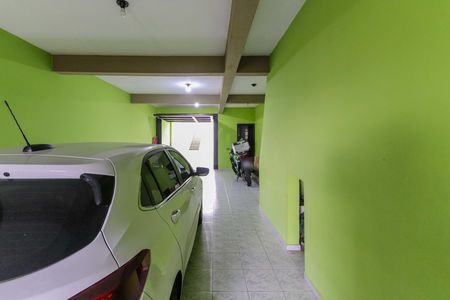 Casa à venda com 250m², 5 quartos e 4 vagas Casa à venda com 250m², 5 quartos e 4 vagasGaragem