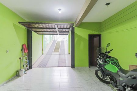 Casa à venda com 250m², 5 quartos e 4 vagas Casa à venda com 250m², 5 quartos e 4 vagasGaragem