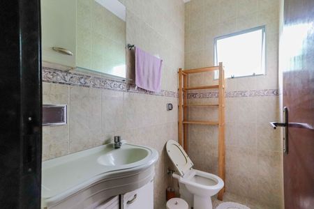 Casa à venda com 250m², 5 quartos e 4 vagas Casa à venda com 250m², 5 quartos e 4 vagasSala - Lavabo