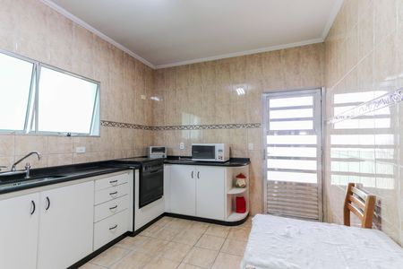 Casa à venda com 250m², 5 quartos e 4 vagas Casa à venda com 250m², 5 quartos e 4 vagasCozinha
