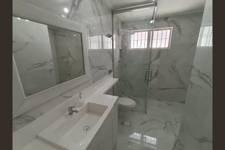 Casa de condomínio à venda com 210m², 3 quartos e 2 vagas
