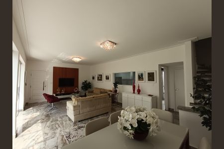 Casa de condomínio à venda com 210m², 3 quartos e 2 vagas