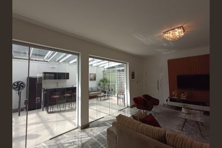 Casa de condomínio à venda com 210m², 3 quartos e 2 vagas