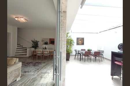 Casa de condomínio à venda com 210m², 3 quartos e 2 vagas