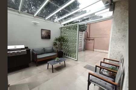 Casa de condomínio à venda com 210m², 3 quartos e 2 vagas