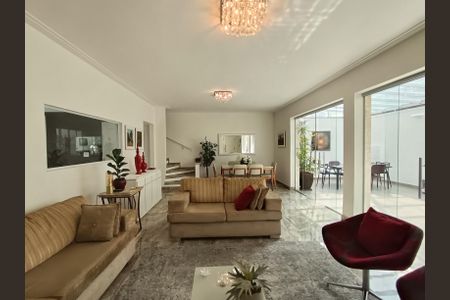 Casa de condomínio à venda com 210m², 3 quartos e 2 vagas