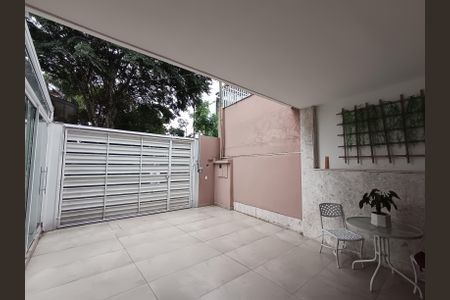 Casa de condomínio à venda com 210m², 3 quartos e 2 vagas