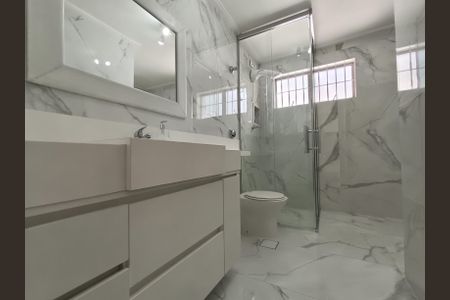Casa de condomínio à venda com 210m², 3 quartos e 2 vagas