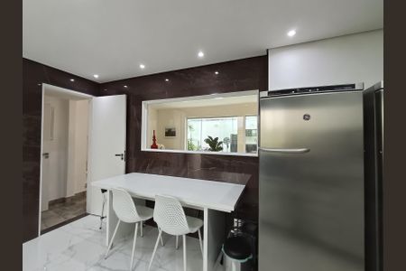 Casa de condomínio à venda com 210m², 3 quartos e 2 vagas