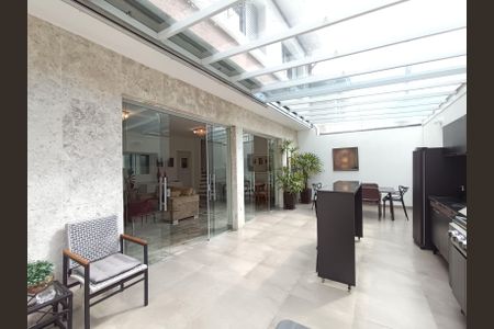 Casa de condomínio à venda com 210m², 3 quartos e 2 vagas