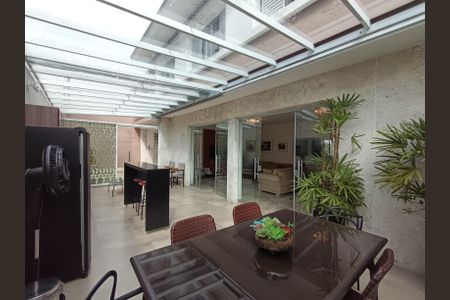 Casa de condomínio à venda com 210m², 3 quartos e 2 vagas