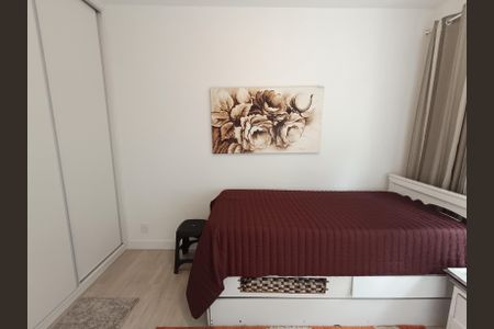 Casa de condomínio à venda com 210m², 3 quartos e 2 vagas