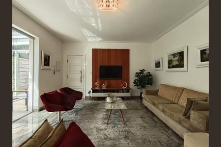 Casa de condomínio à venda com 210m², 3 quartos e 2 vagas