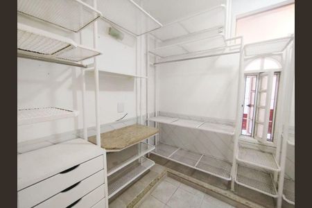 Casa à venda com 3 quartos, 254m² em Piratininga, Niterói