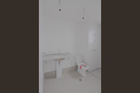 Apartamento à venda com 230m², 4 quartos e 3 vagas Apartamento à venda com 230m², 4 quartos e 3 vagasBanheiro da Suíte 1