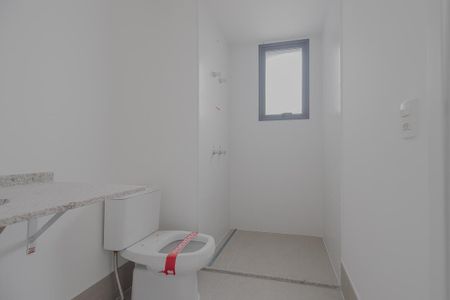 Apartamento à venda com 230m², 4 quartos e 3 vagas Apartamento à venda com 230m², 4 quartos e 3 vagasBanheiro da Suíte 1