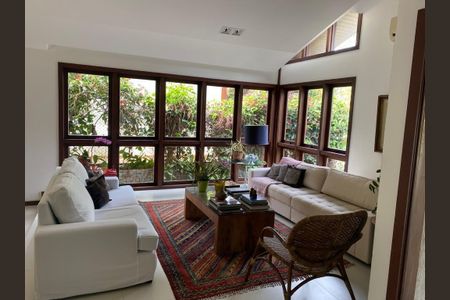 Casa à venda com 4 quartos, 372m² em Jacaré, Niterói