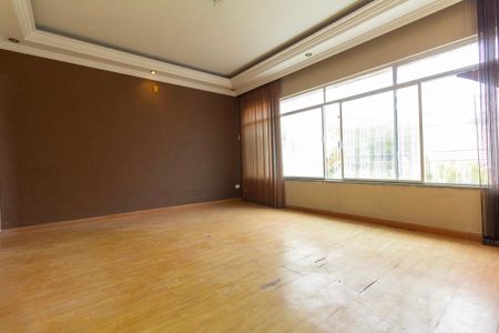 Casa à venda com 250m², 3 quartos e 4 vagasSala