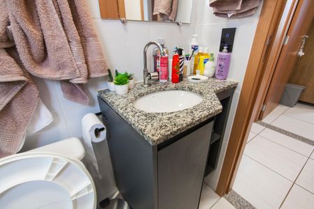 Apartamento para alugar com 47m², 2 quartos e 1 vaga Apartamento para alugar com 47m², 2 quartos e 1 vagaBanheiro