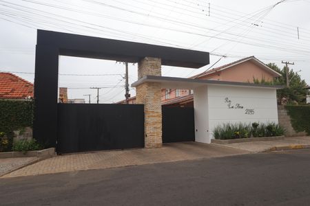Casa de condomínio à venda com 46m², 2 quartos e 1 vagaFachada e portaria