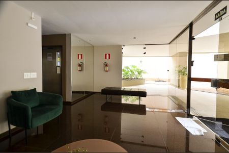 Apartamento para alugar com 200m², 3 quartos e 2 vagas Apartamento para alugar com 200m², 3 quartos e 2 vagasHall de entrada