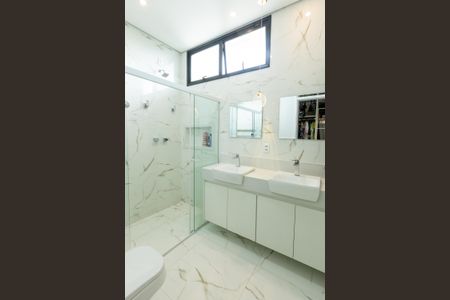 Casa de condomínio à venda com 235m², 3 quartos e 4 vagasBanheiro da Suíte Master