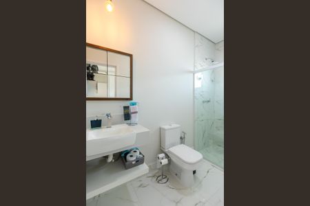 Casa de condomínio à venda com 235m², 3 quartos e 4 vagasBanheiro da Suíte 1