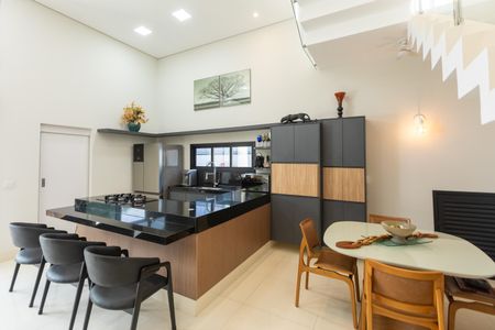 Casa de condomínio à venda com 235m², 3 quartos e 4 vagasSala de Jantar