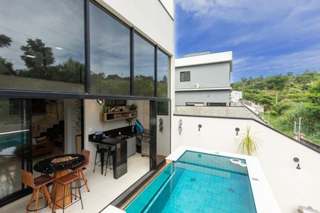 Casa de condomínio à venda com 235m², 3 quartos e 4 vagasPiscina/Área Gourmet