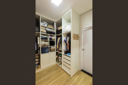 Casa de condomínio à venda com 235m², 3 quartos e 4 vagasCloset da Suíte Master