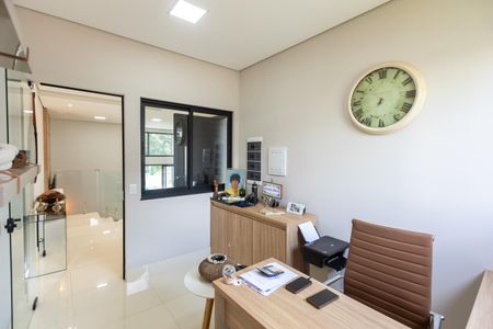 Casa de condomínio à venda com 235m², 3 quartos e 4 vagasEscritório