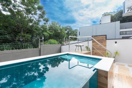 Casa de condomínio à venda com 235m², 3 quartos e 4 vagasPiscina